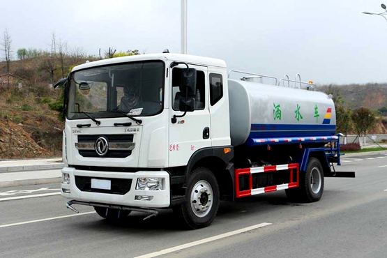 怎樣排除灑水車柴油機過早、過遲的噴油現(xiàn)象？